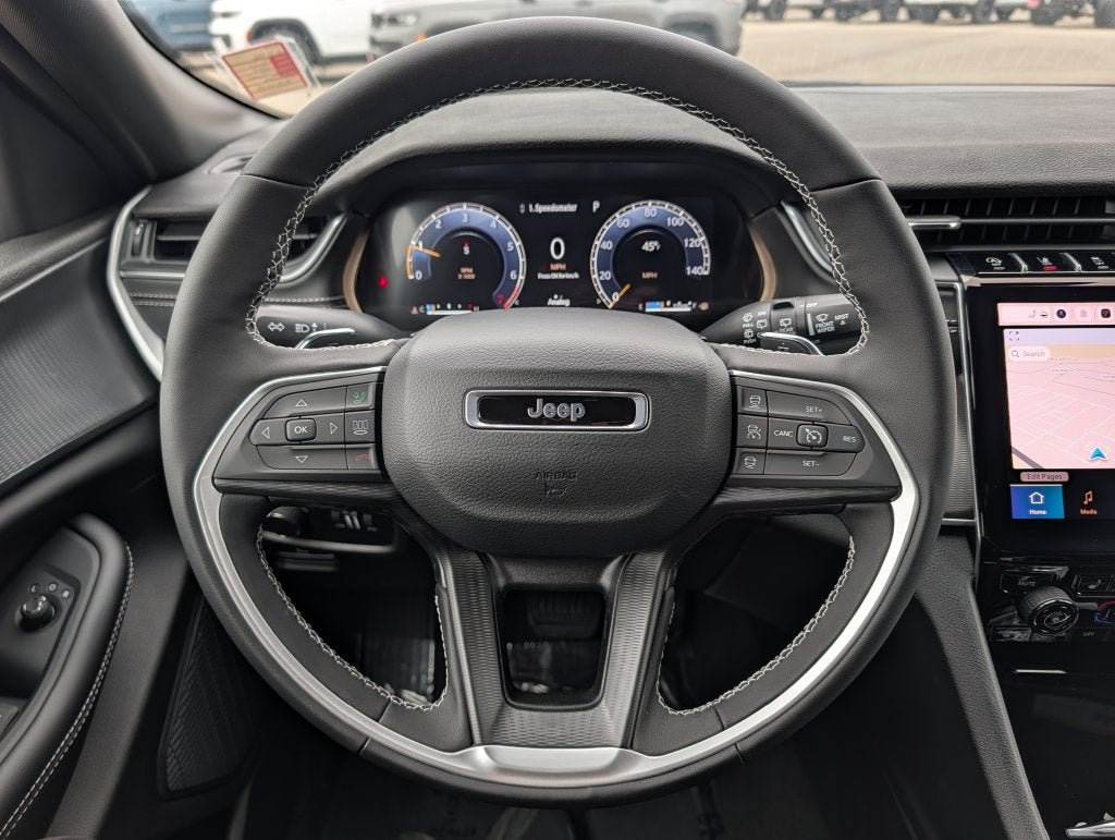 2027 Jeep Grand Cherokee LAREDO X 4X4
