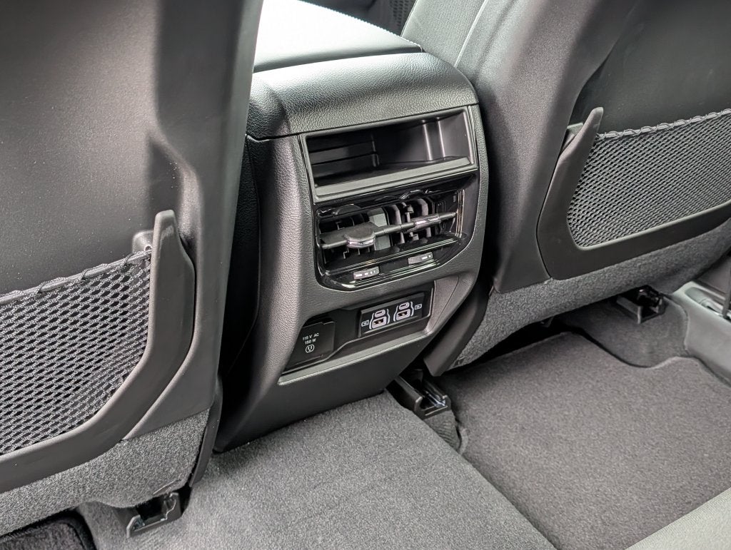 2027 Jeep Grand Cherokee LAREDO X 4X4