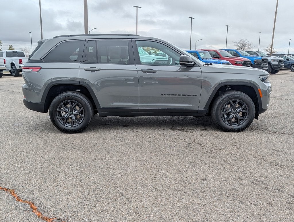2027 Jeep Grand Cherokee LAREDO ALTITUDE 4X4