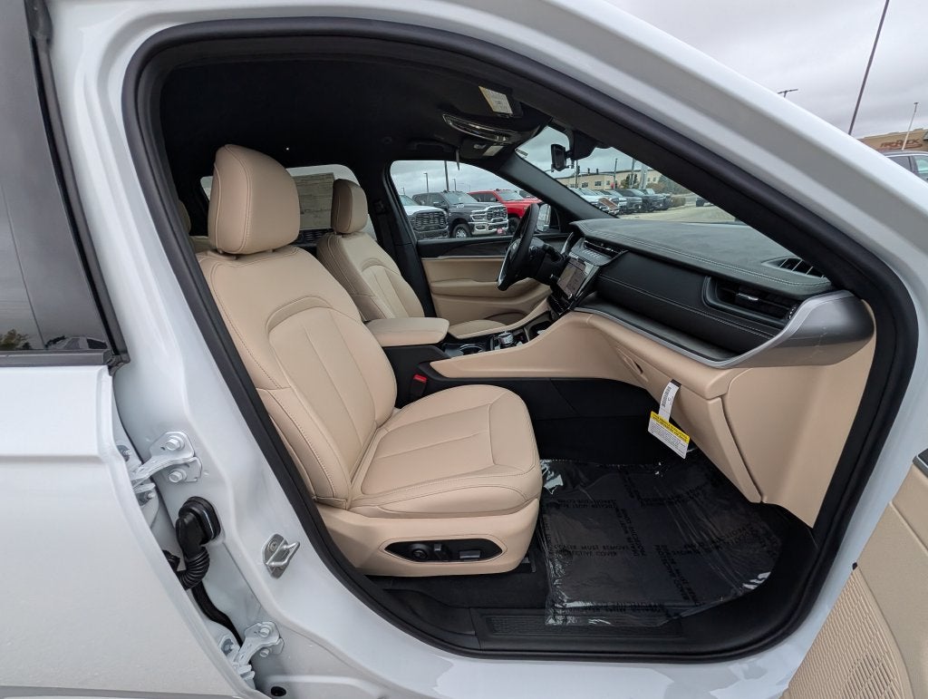 2027 Jeep Grand Cherokee L L LIMITED 4X4