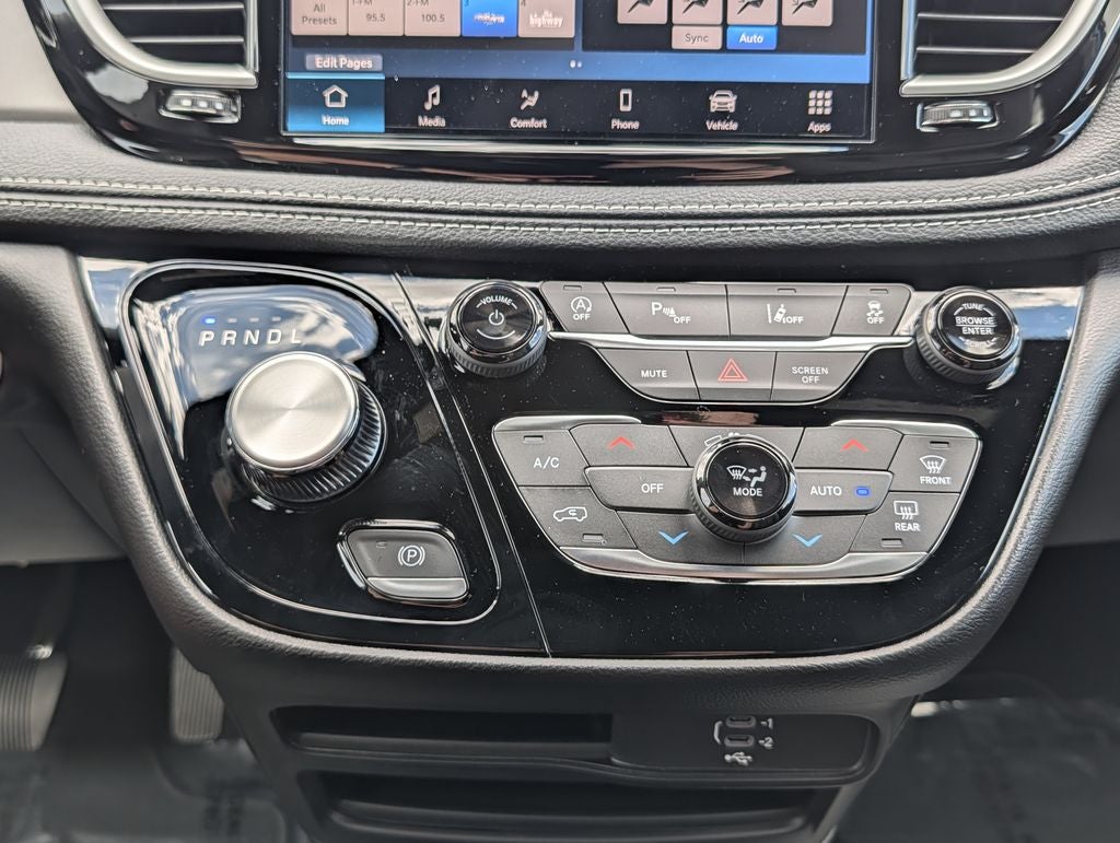 2027 Chrysler Pacifica Select