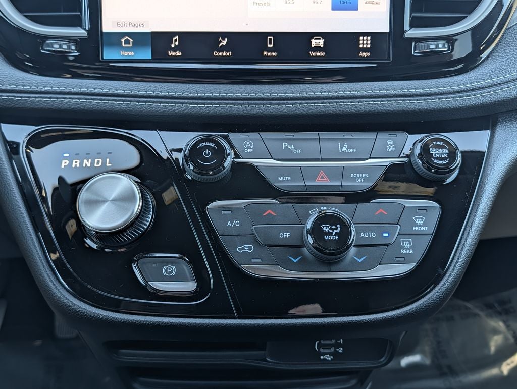 2027 Chrysler Pacifica Select