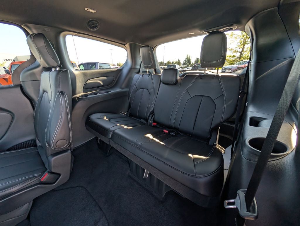 2027 Chrysler Pacifica Select AWD