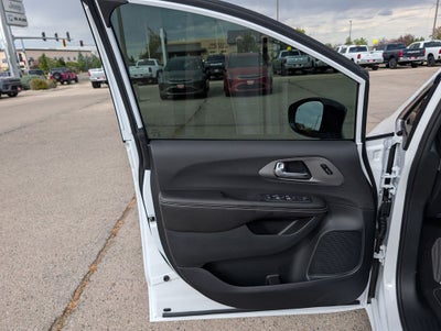2027 Chrysler Pacifica Select AWD