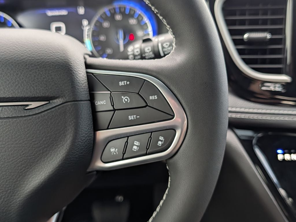 2027 Chrysler Pacifica Select AWD