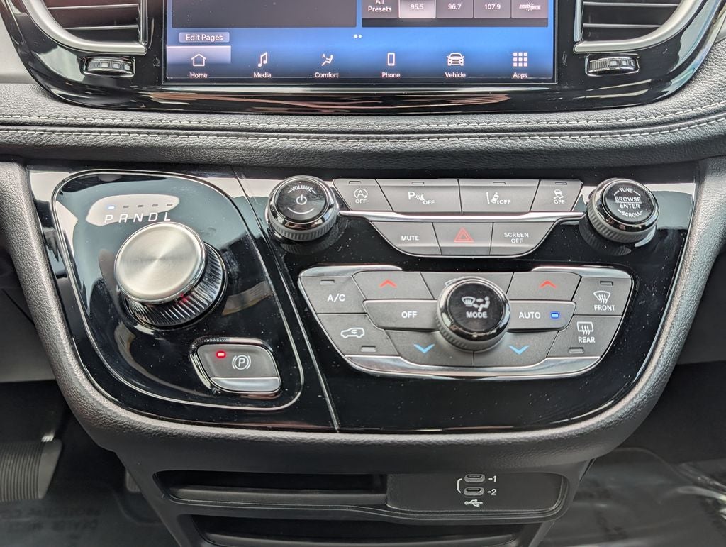 2027 Chrysler Pacifica Select AWD