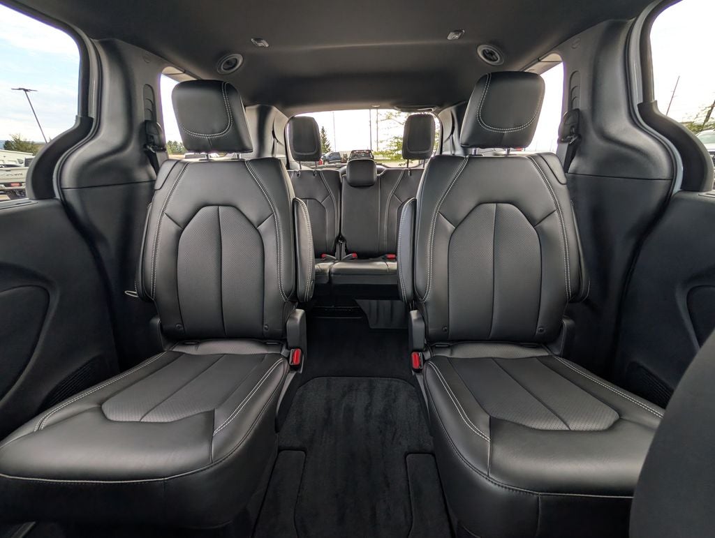 2027 Chrysler Pacifica Select AWD