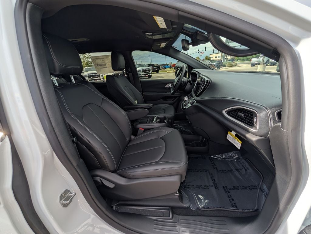 2027 Chrysler Pacifica Select AWD