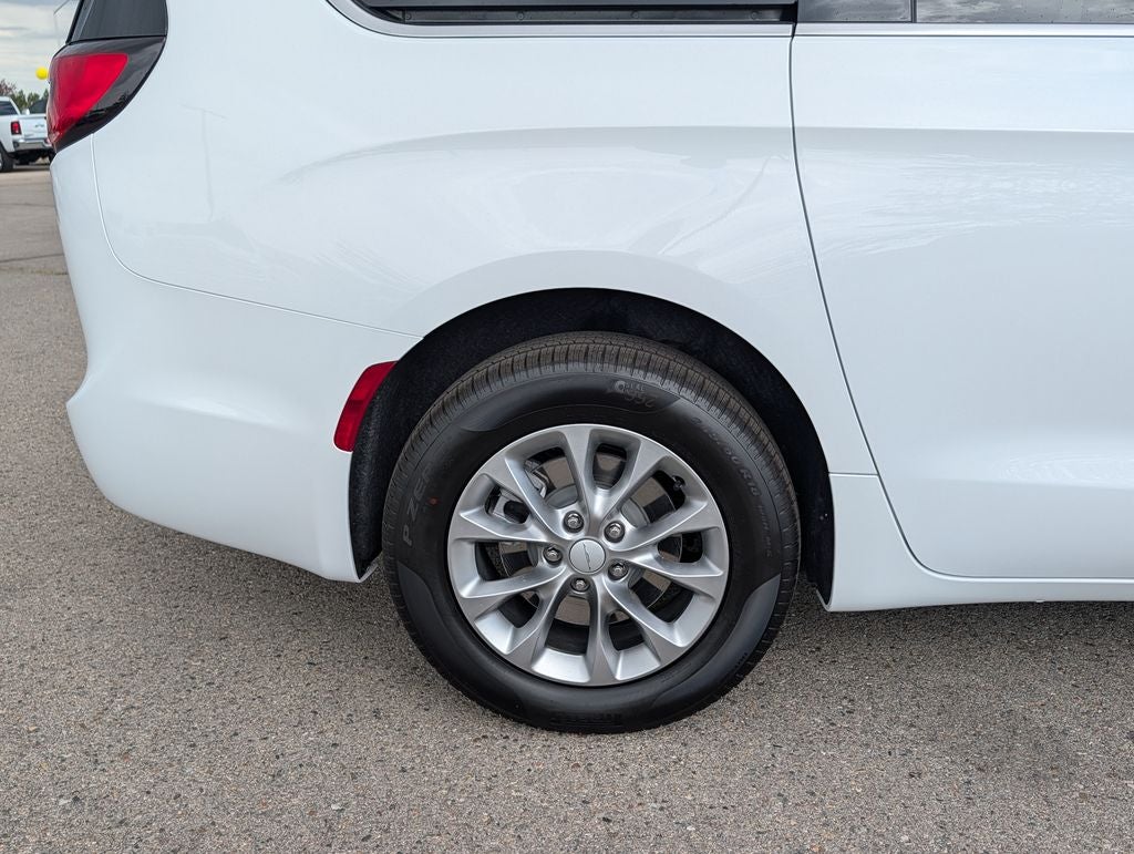 2027 Chrysler Pacifica Select AWD