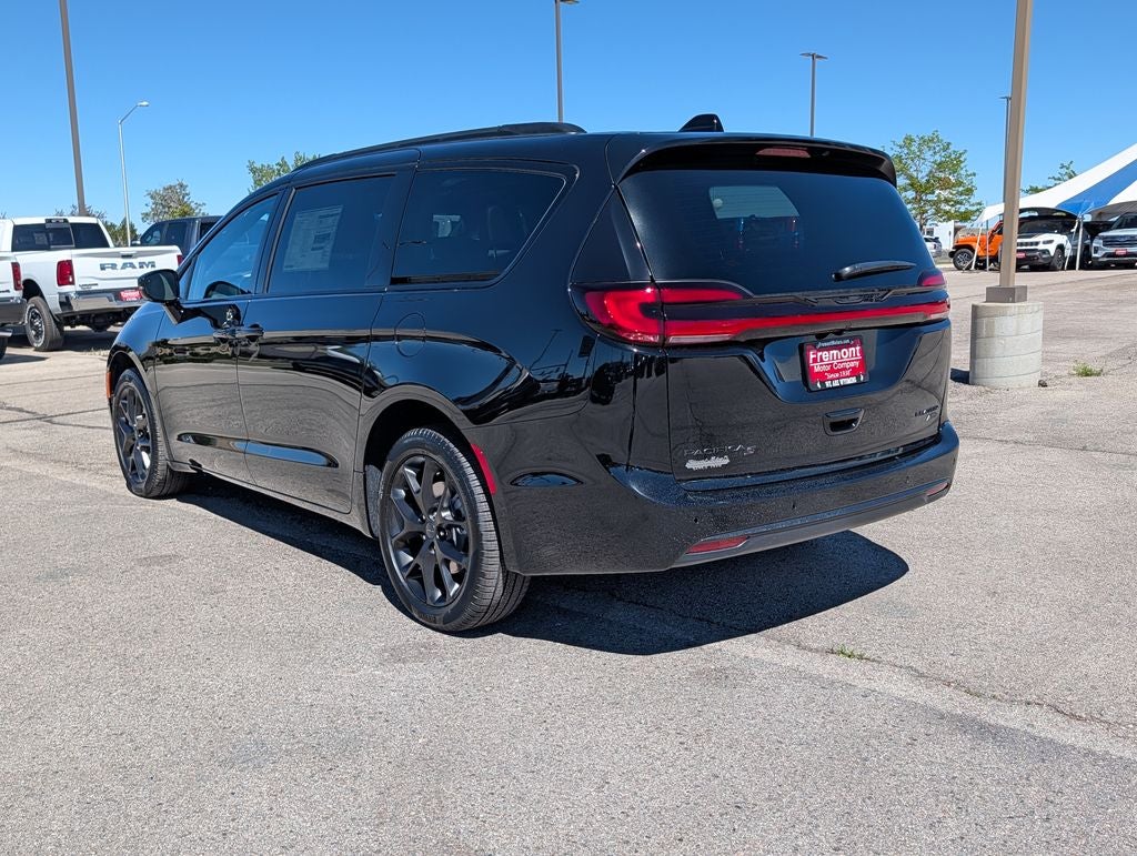 2027 Chrysler Pacifica Limited