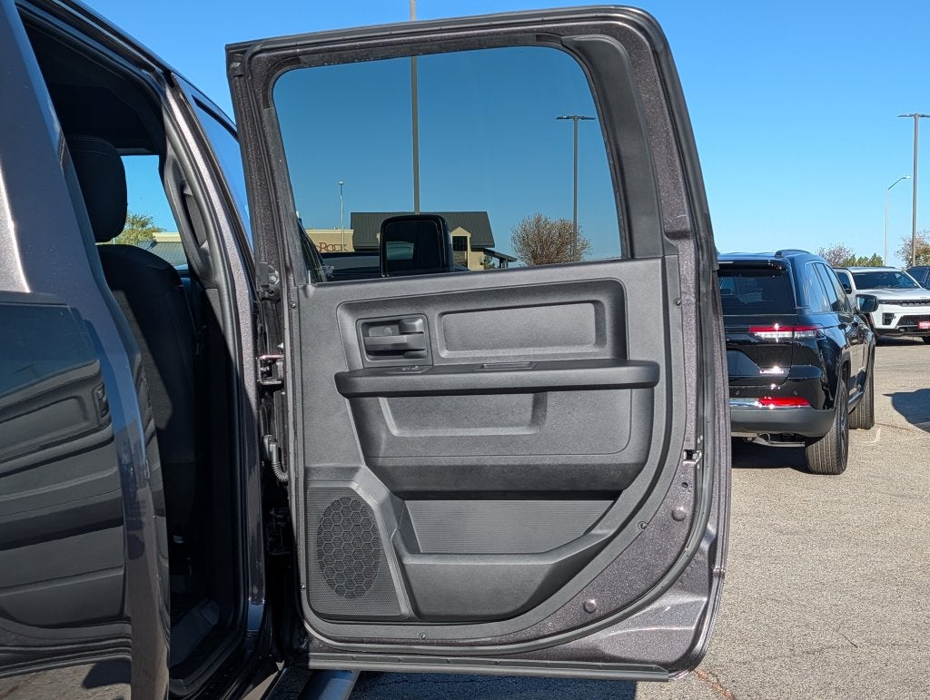 2027 RAM 3500 RAM 3500 TRADESMAN CREW CAB 4X4 8' BOX