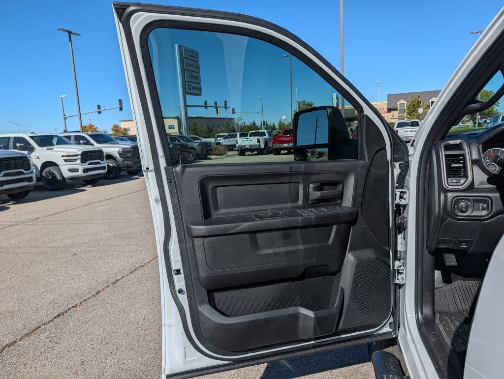 2027 RAM 3500 3500 TRADESMAN CREW CAB 4X4 8' BOX