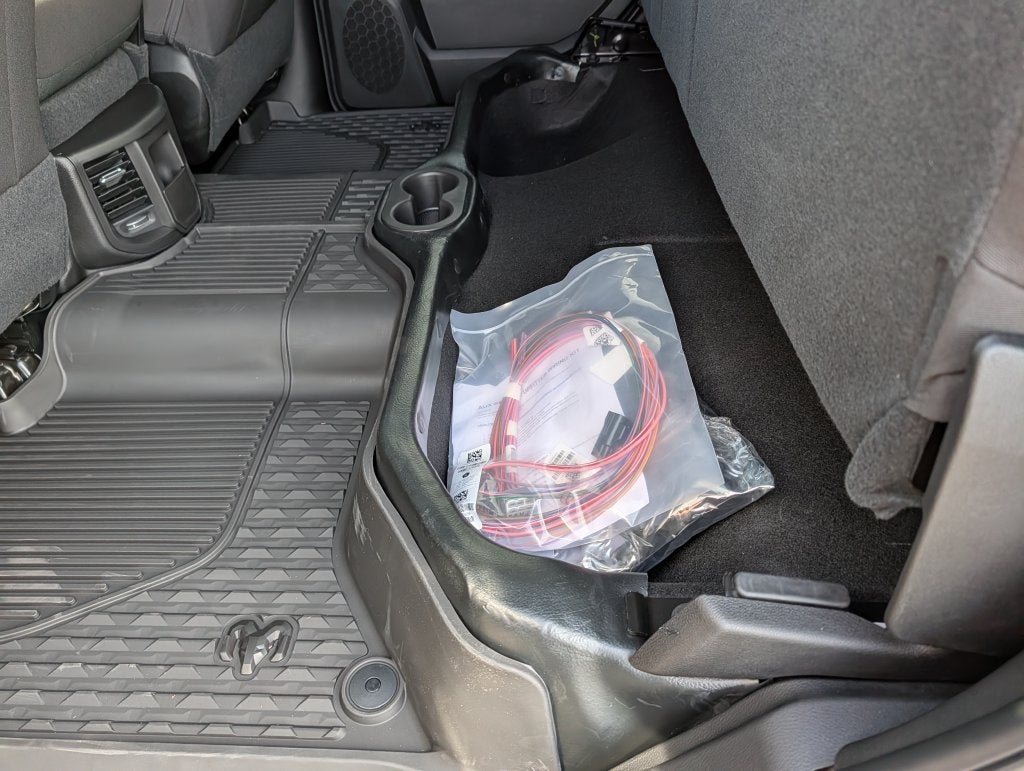 2027 RAM 2500 RAM 2500 TRADESMAN CREW CAB 4X4 6'4' BOX