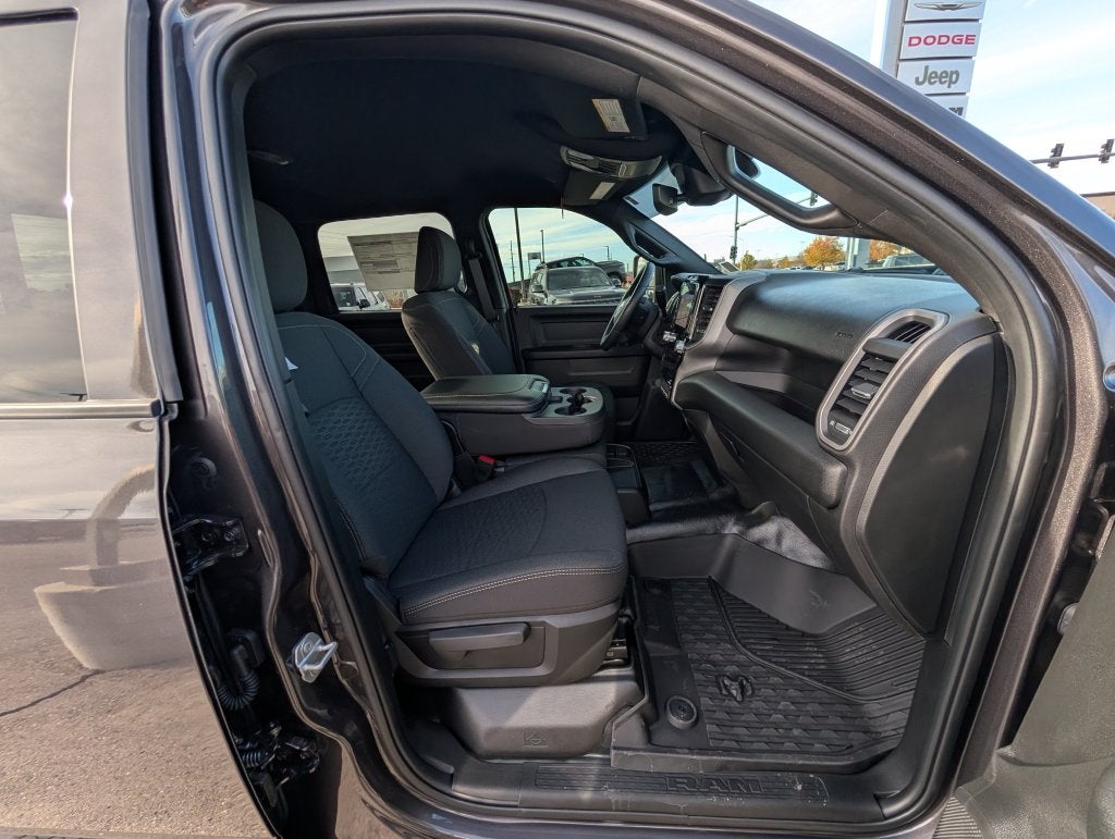 2027 RAM 2500 RAM 2500 TRADESMAN CREW CAB 4X4 6'4' BOX