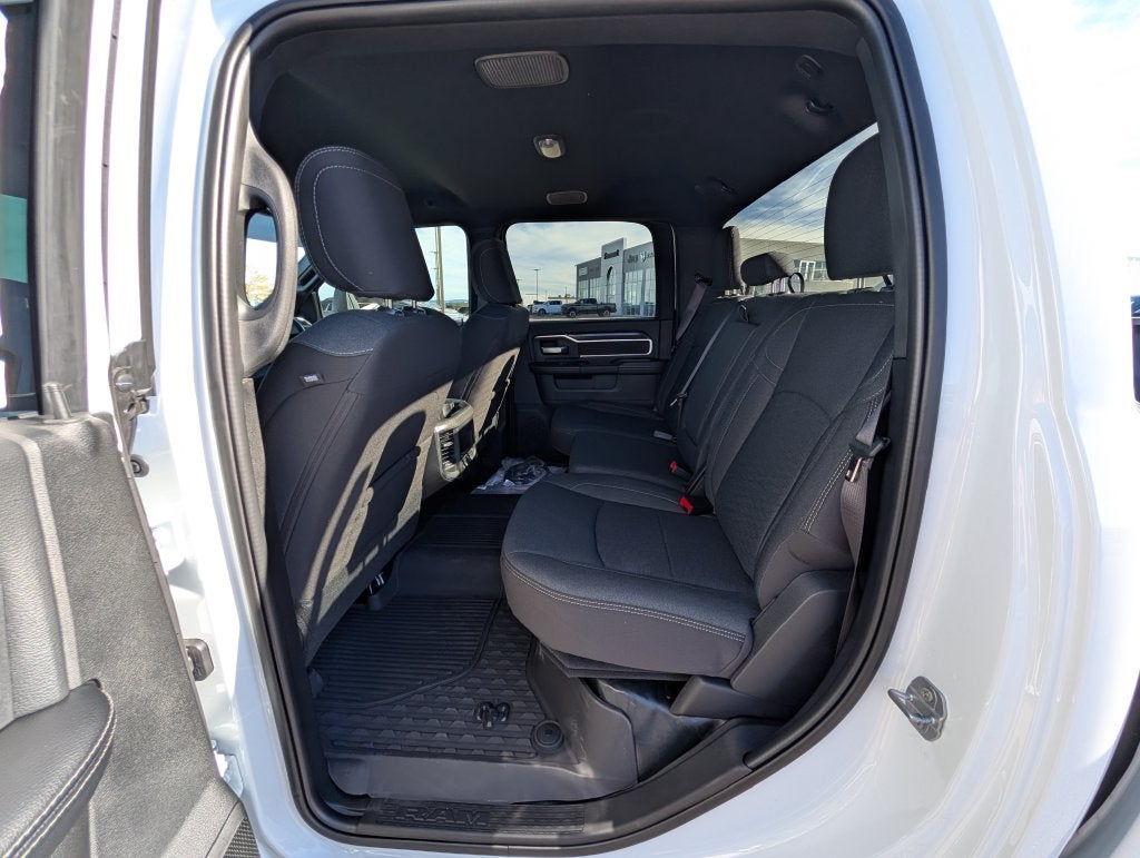 2027 RAM 3500 3500 BIG HORN CREW CAB 4X4 8' BOX