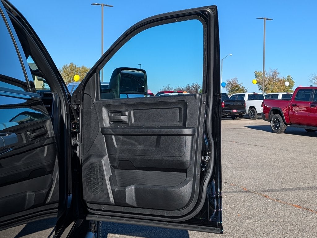 2027 RAM 2500 2500 TRADESMAN CREW CAB 4X4 6'4' BOX