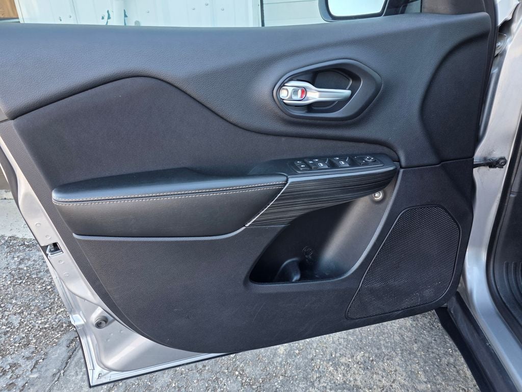 2016 Jeep Cherokee Sport