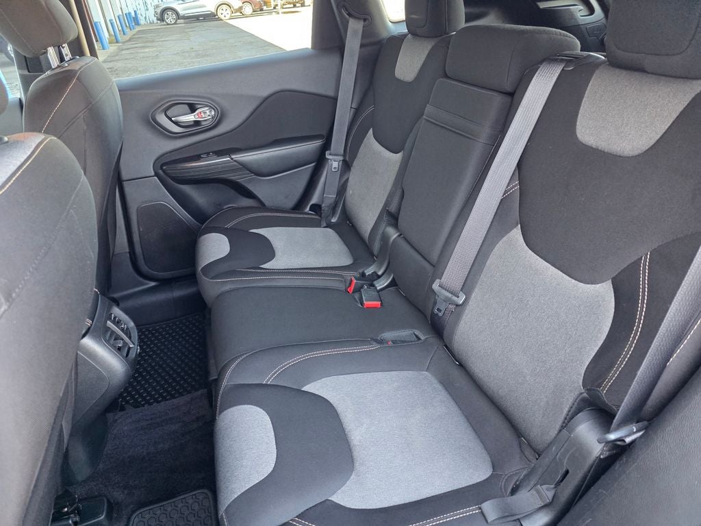2016 Jeep Cherokee Sport