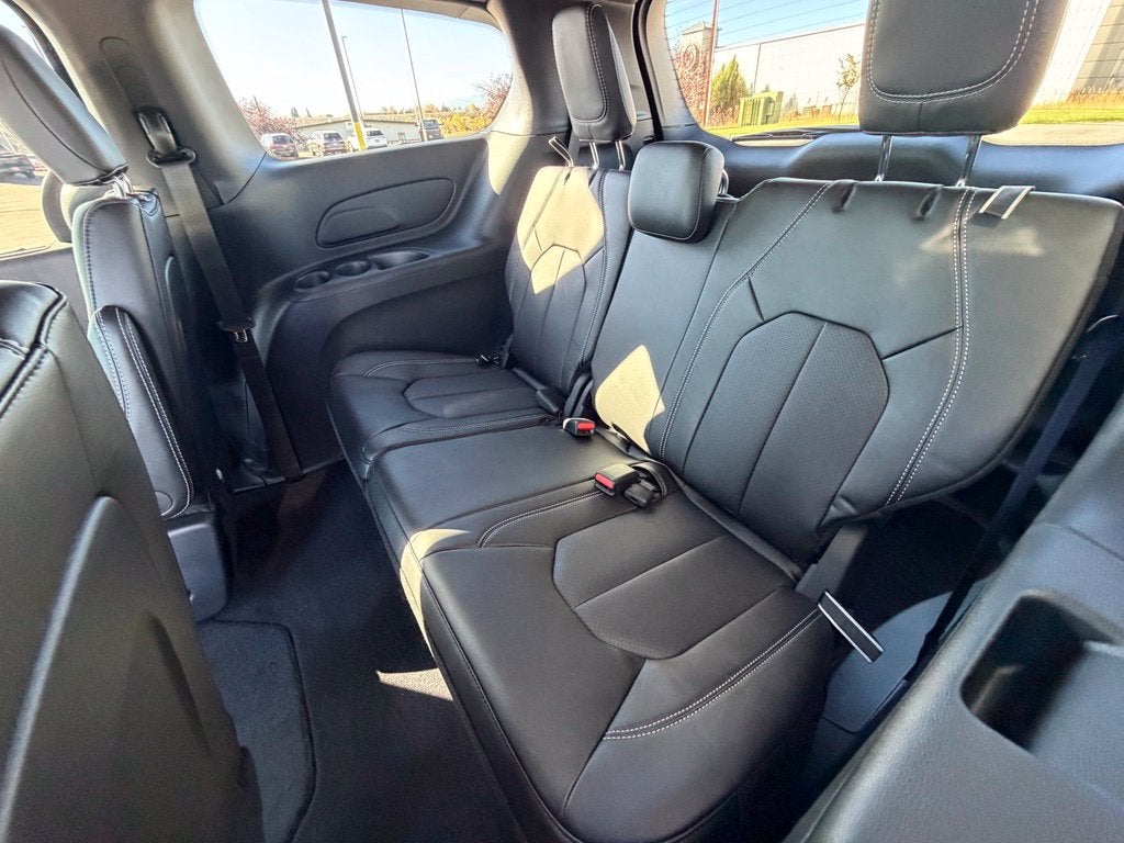 2027 Chrysler Pacifica PACIFICA SELECT AWD