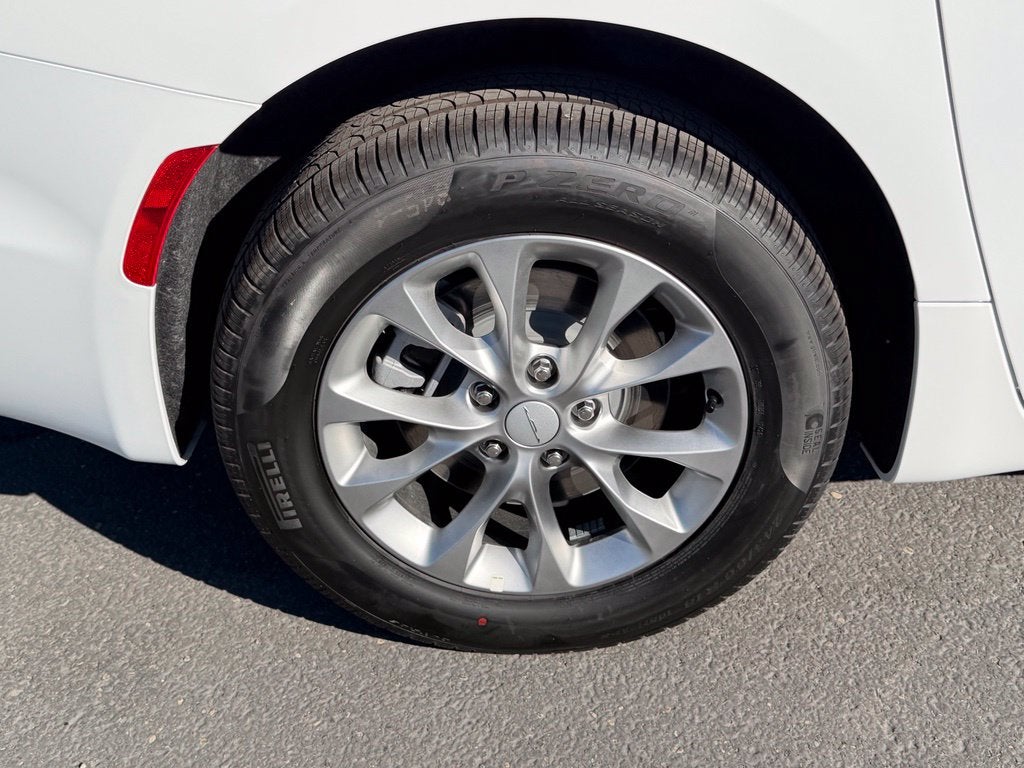 2027 Chrysler Pacifica PACIFICA SELECT AWD