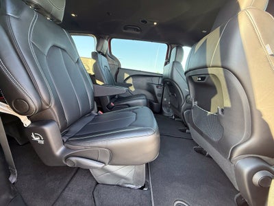 2027 Chrysler Pacifica PACIFICA SELECT AWD