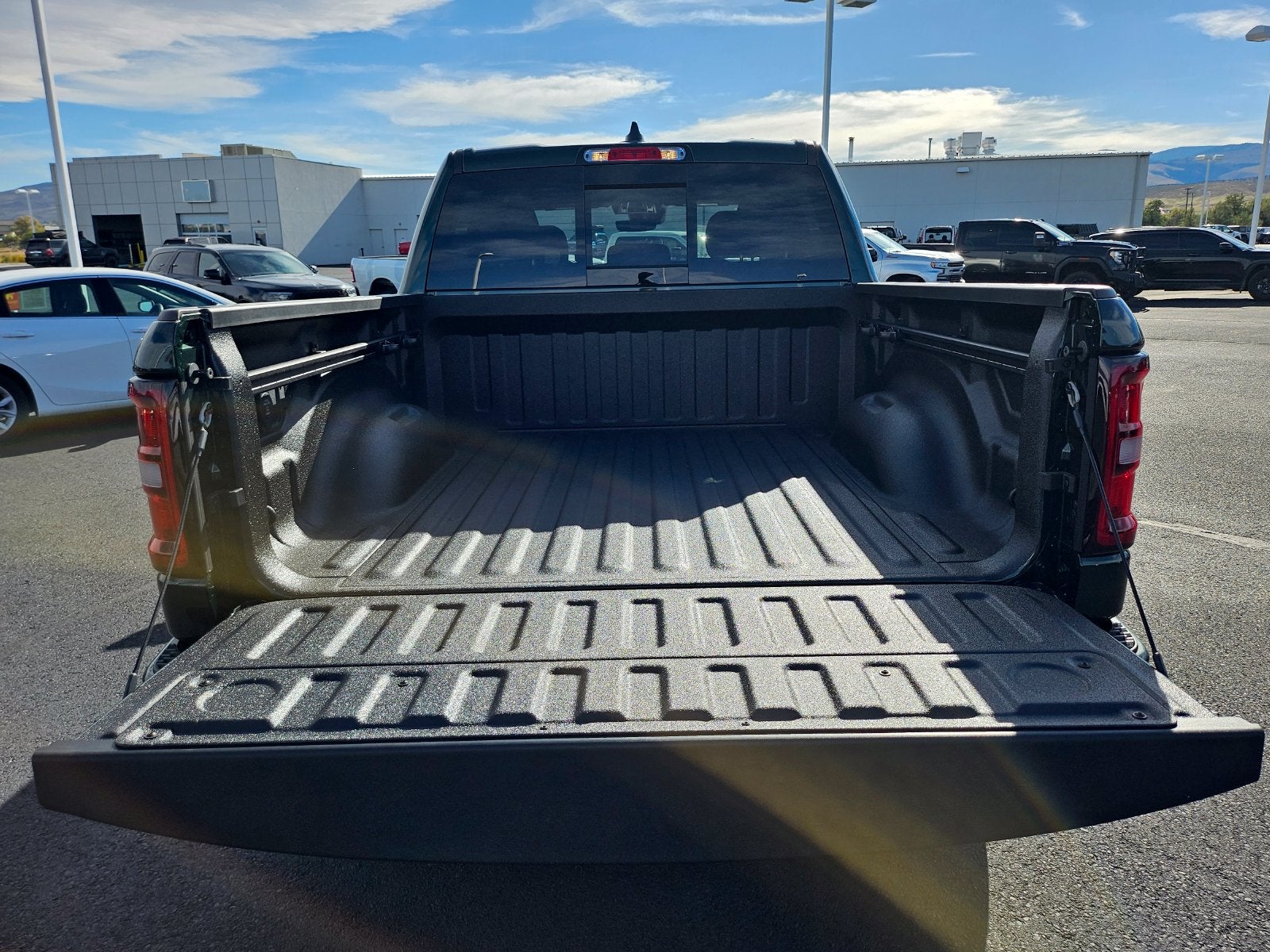 2027 RAM 1500 1500 BIG HORN CREW CAB 4X4 5'7' BOX