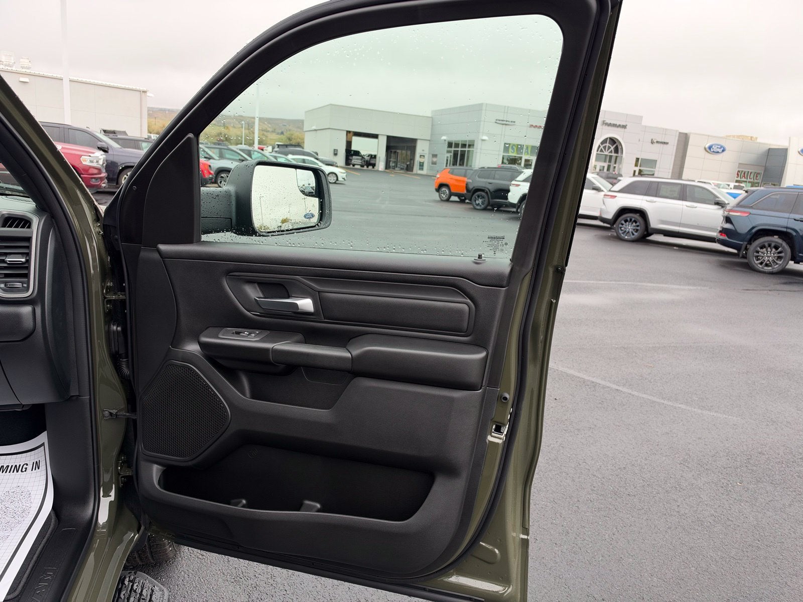 2027 RAM 1500 1500 EXPRESS CREW CAB 4X4 5'7' BOX
