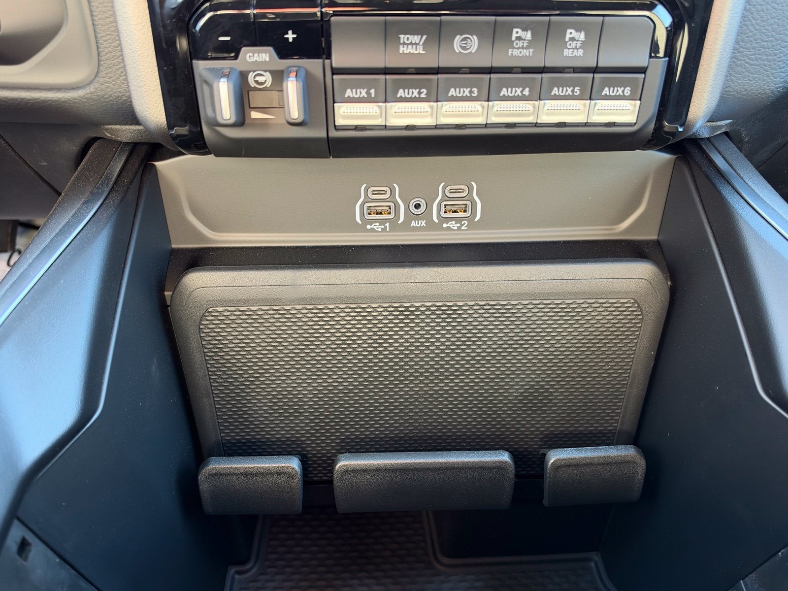 2027 RAM 3500 3500 BIG HORN CREW CAB 4X4 8' BOX