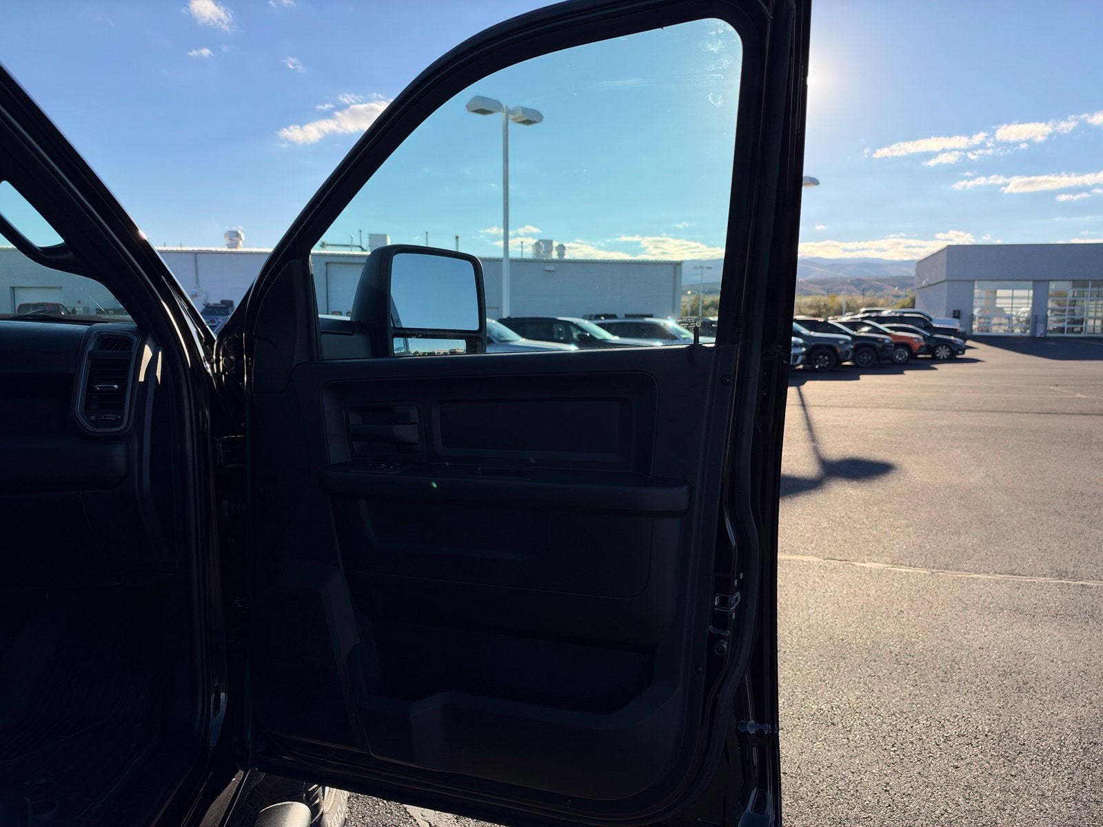 2027 RAM 2500 2500 TRADESMAN CREW CAB 4X4 6'4' BOX