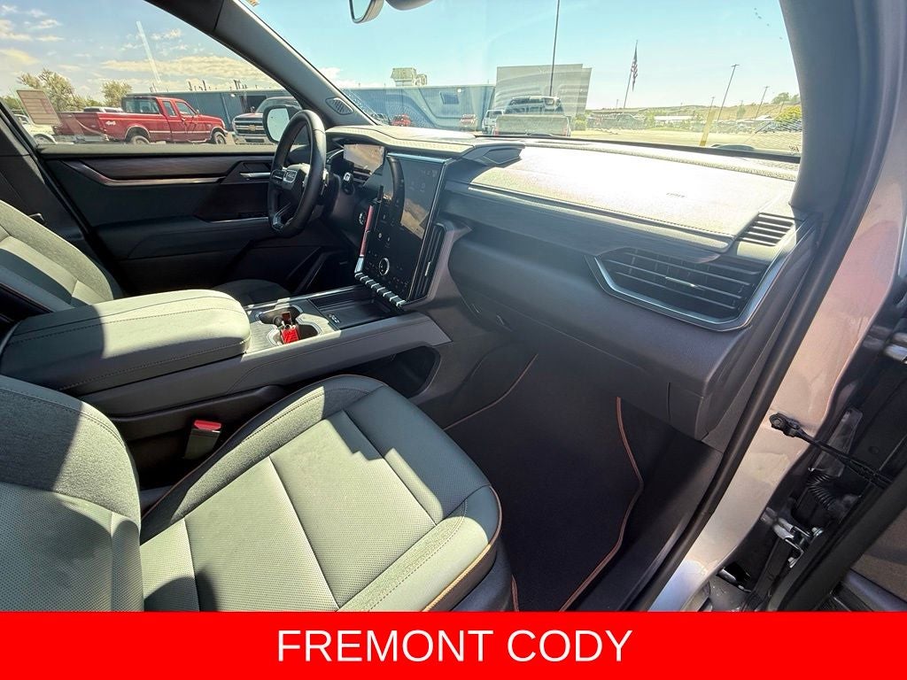 2025 GMC Acadia AT4