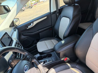 2022 Ford Escape Hybrid Titanium