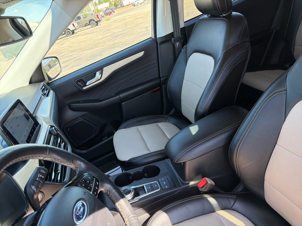 2022 Ford Escape Hybrid Titanium