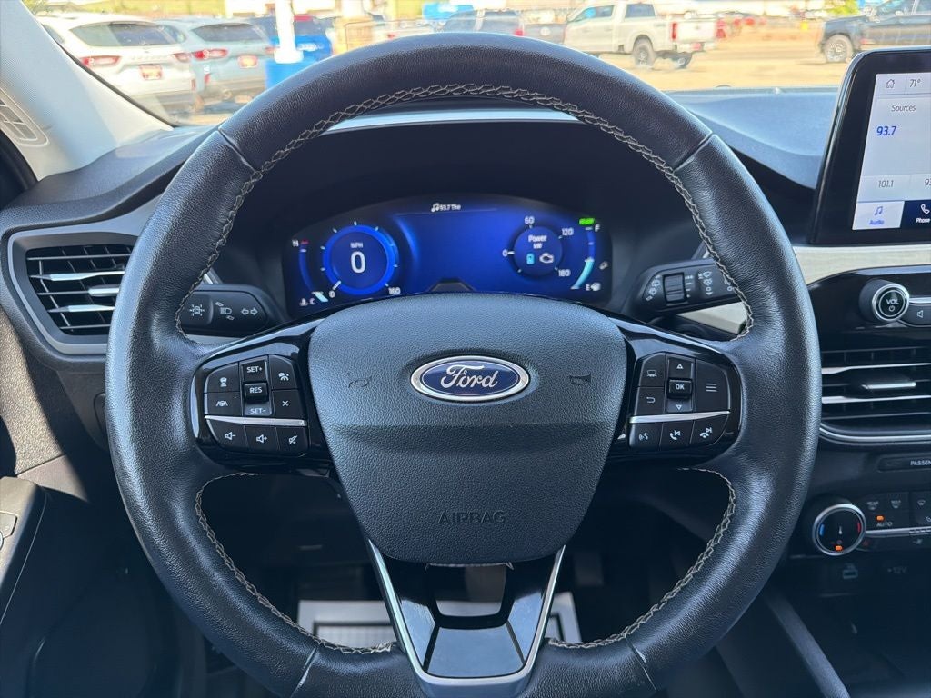 2022 Ford Escape Hybrid Titanium