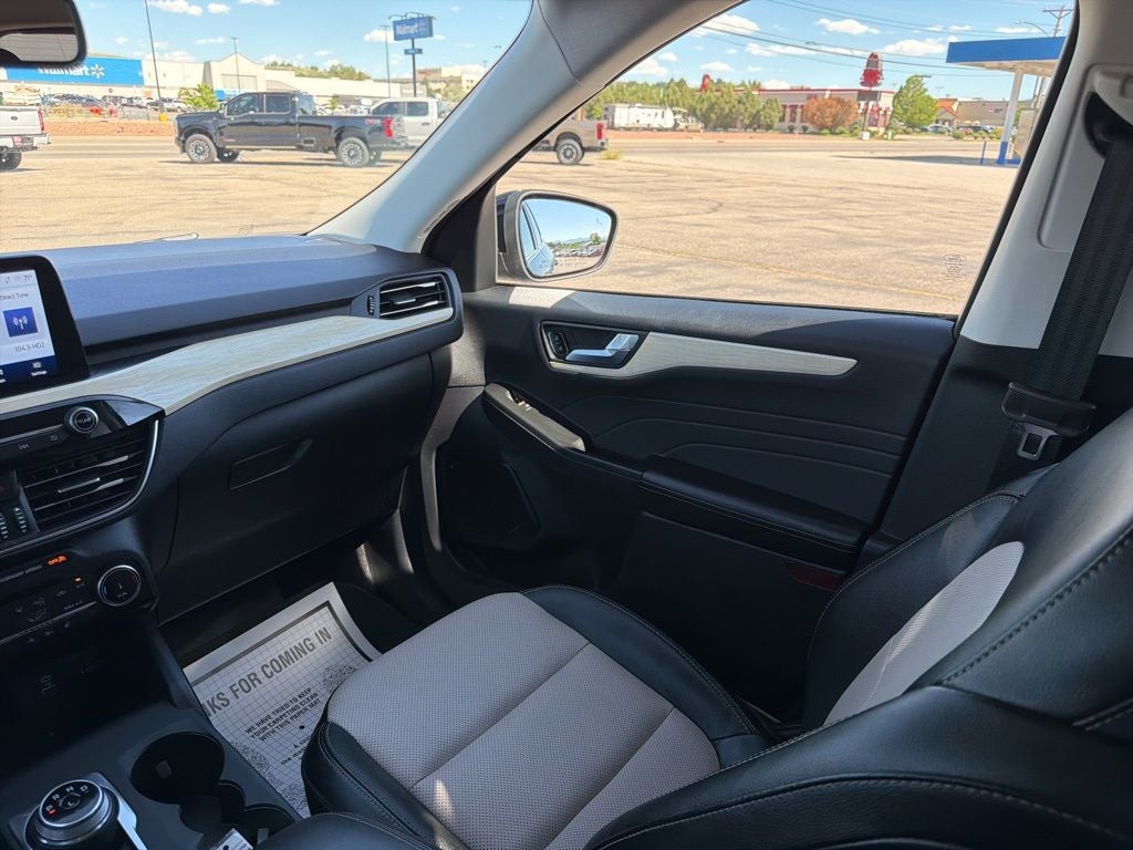 2022 Ford Escape Hybrid Titanium