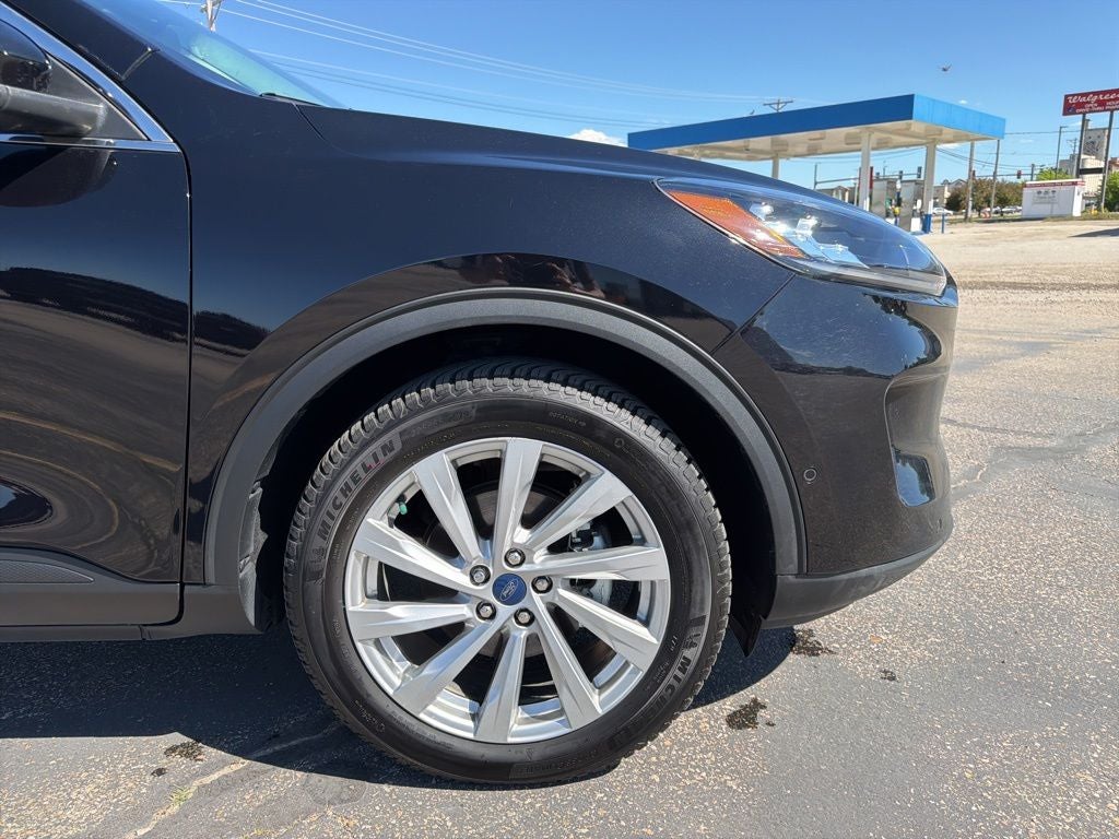 2022 Ford Escape Hybrid Titanium