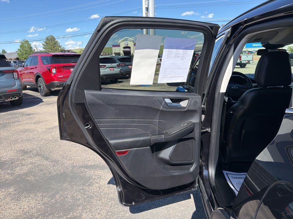 2022 Ford Escape Hybrid Titanium