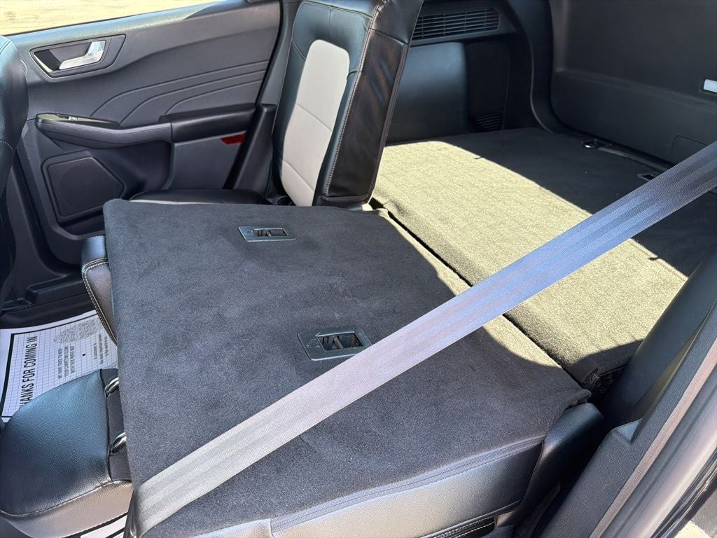 2022 Ford Escape Hybrid Titanium