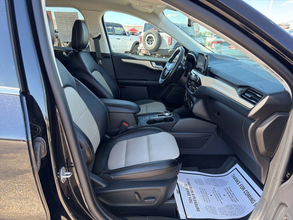 2022 Ford Escape Hybrid Titanium