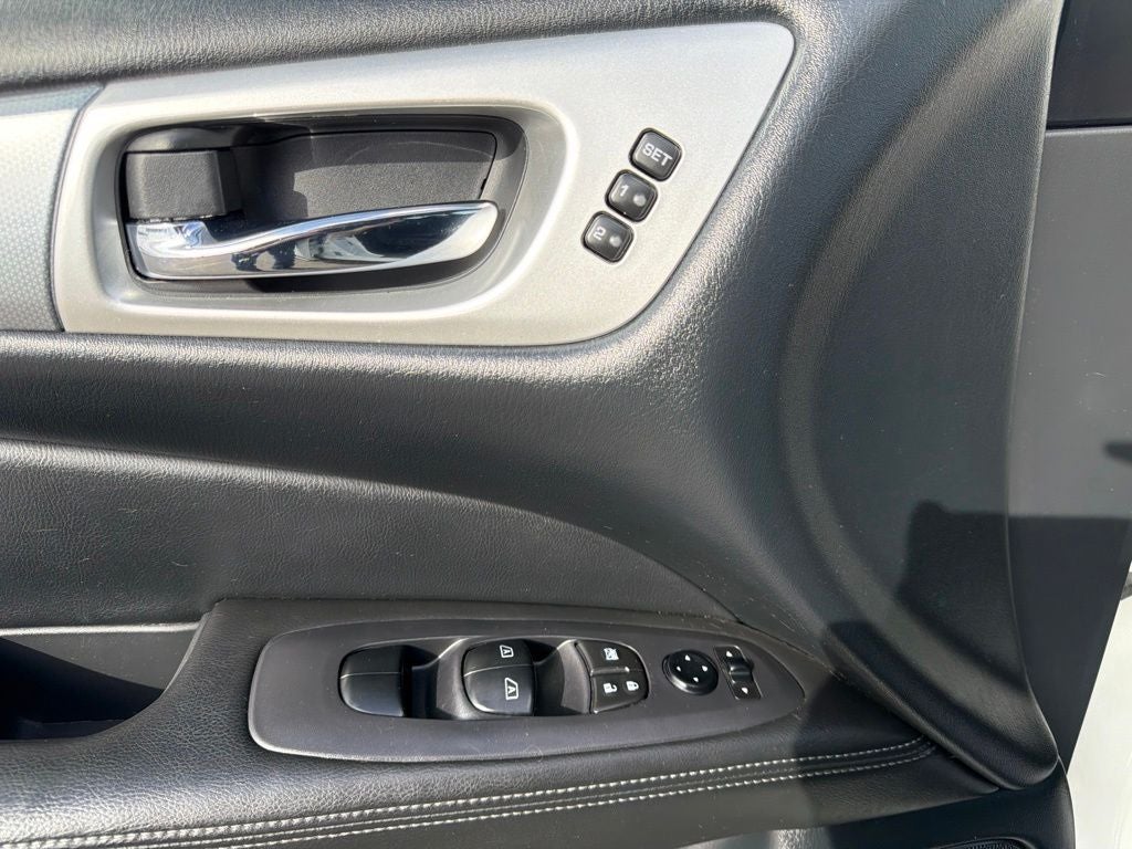 2020 Nissan Pathfinder SL