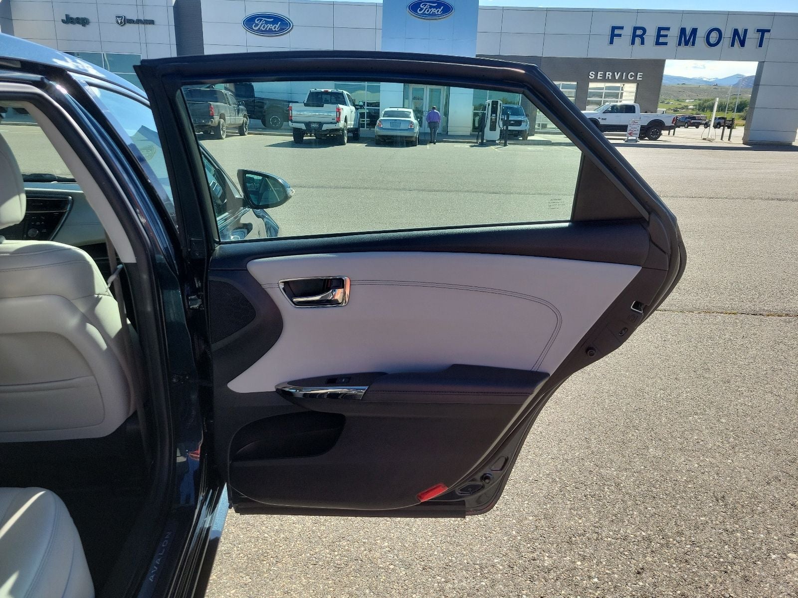 2016 Toyota Avalon Hybrid Base