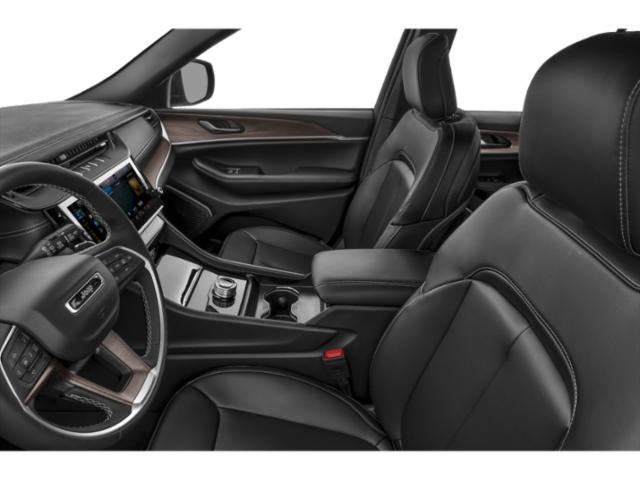 2027 Jeep Grand Cherokee Laredo